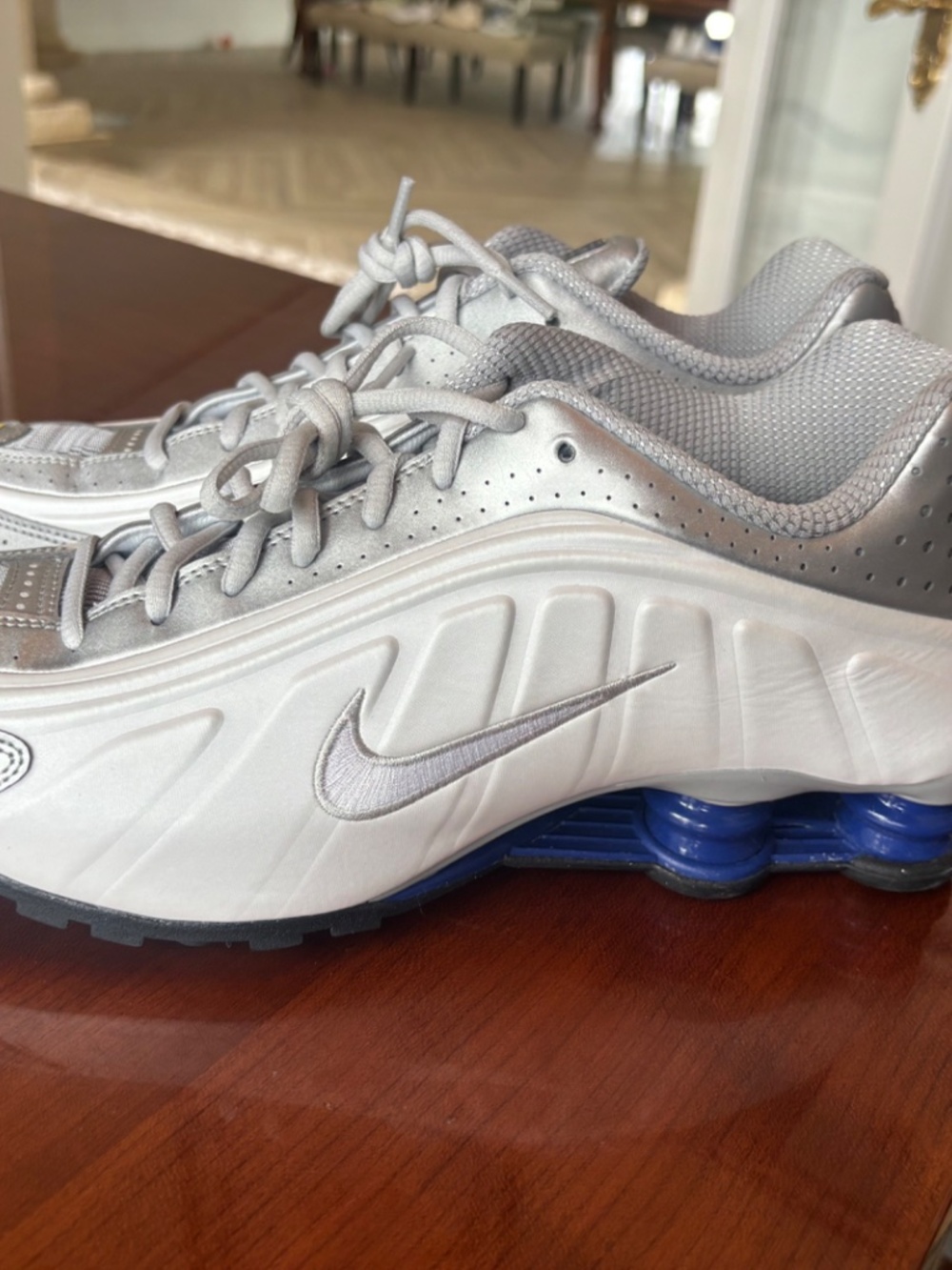 sneaker - Picture 2 of 9